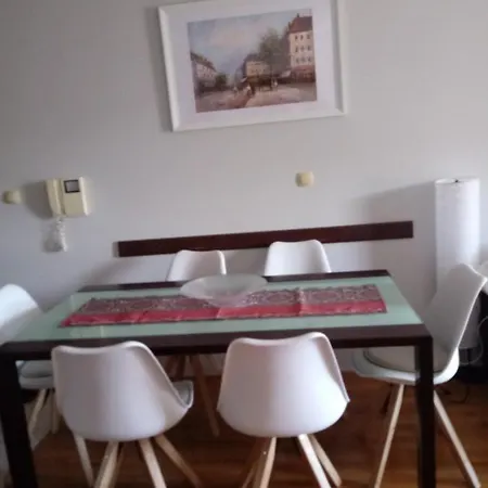 Laura Galileo Blizu Centra I Plaze *