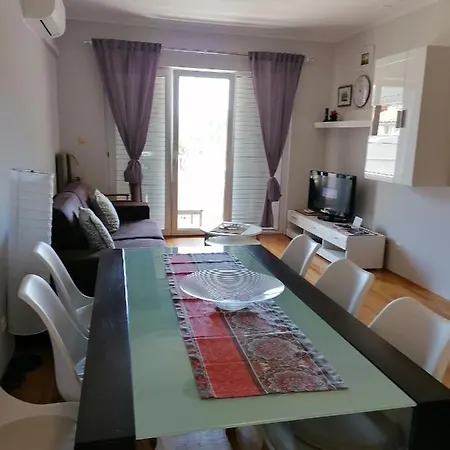 Apartment Laura Galileo Blizu Centra I Plaze *