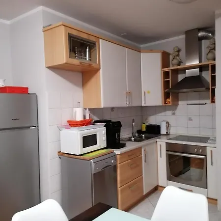 Laura Galileo Blizu Centra I Plaze * Makarska